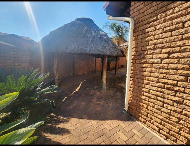 3 BEDROOM HOUSE FOR SALE IN DIE HOEWES